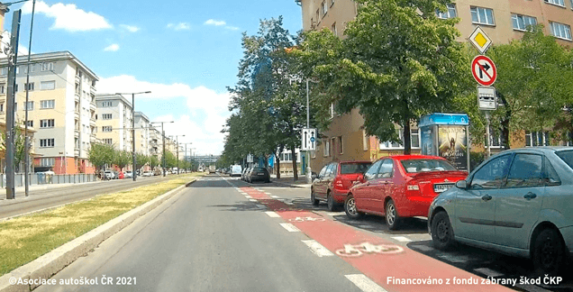 Řidič osobního automobilu na nejbližší křižovatce: